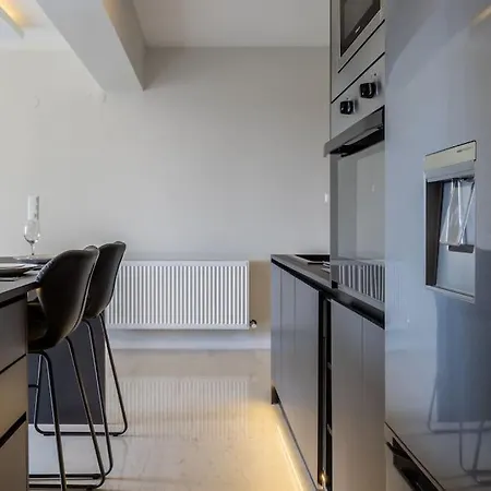 Apartment Out Of Stone - διαμέρισμα 2 υπνοδωματίων -πλατεία δημοκρατίας Thessaloniki