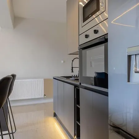 Appartement Out Of Stone - διαμέρισμα 2 υπνοδωματίων -πλατεία δημοκρατίας