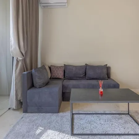 Apartment Out Of Stone - διαμέρισμα 2 υπνοδωματίων -πλατεία δημοκρατίας Thessaloniki